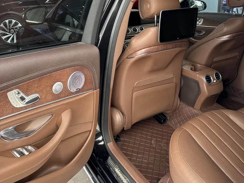 Mercedes-Benz E-Class — миниатюра 7