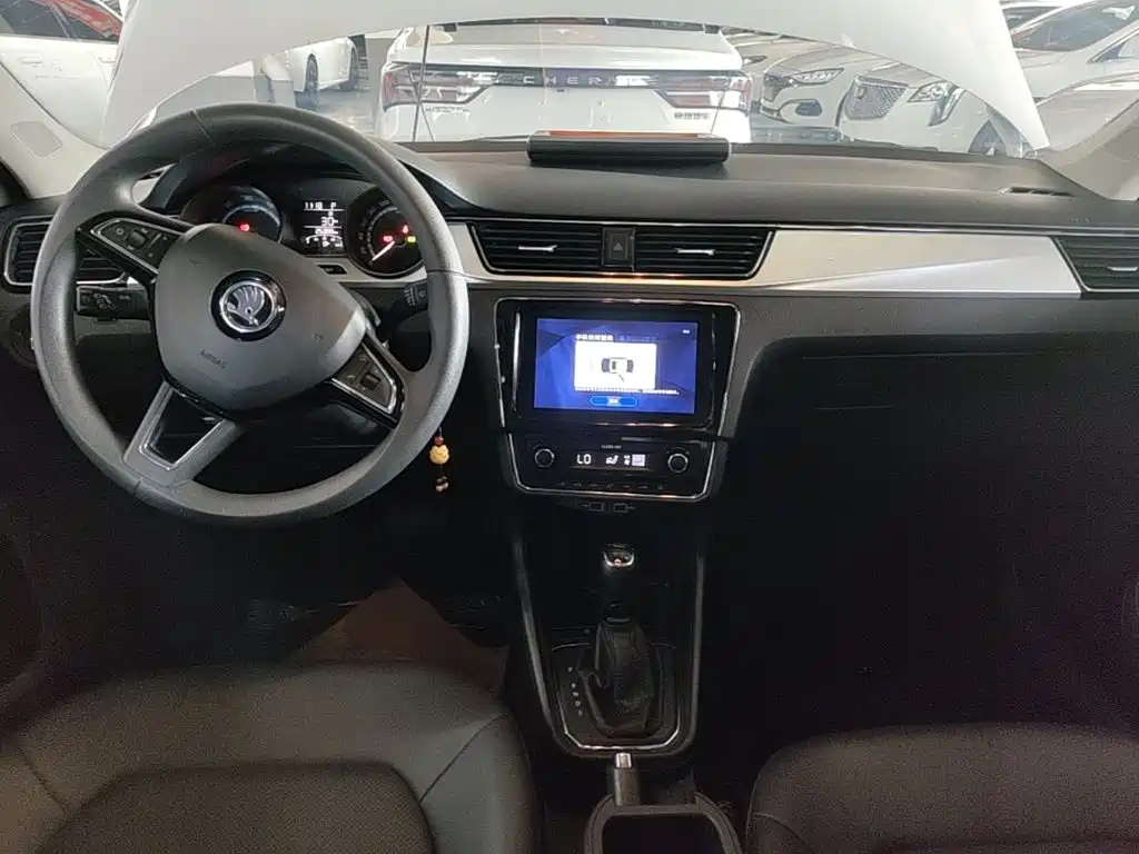Skoda Rapid — миниатюра 10