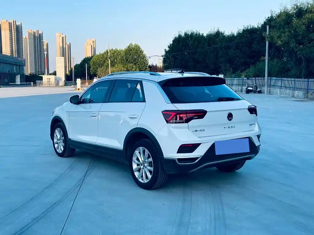 Volkswagen T-Roc — миниатюра 2