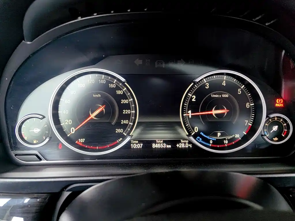 BMW 5 Series — миниатюра 12
