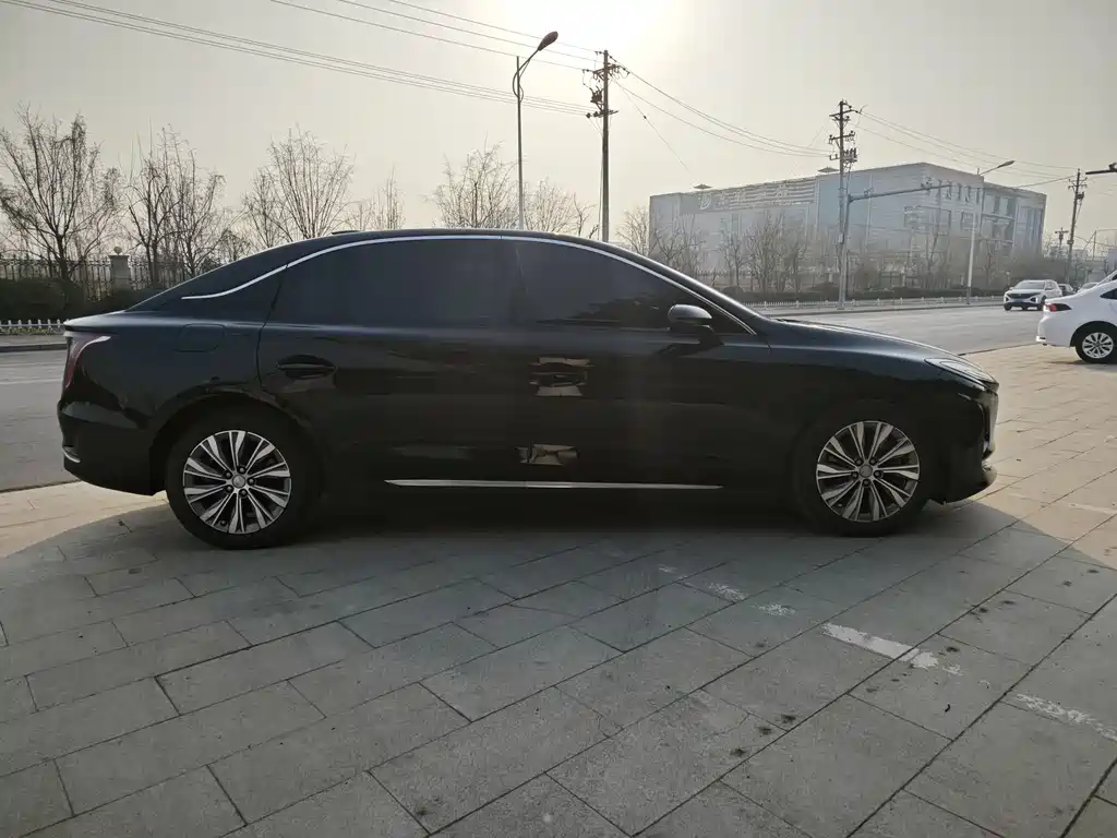 Hongqi HONGQI E QM5