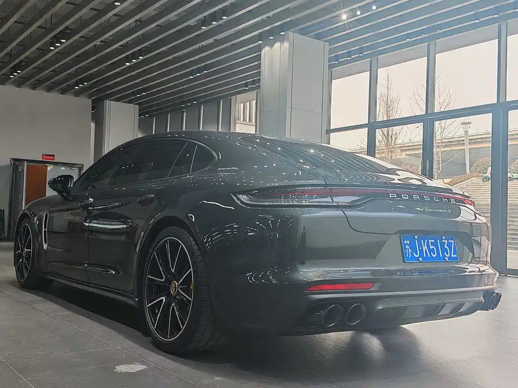 PORSCHE PANAMERA