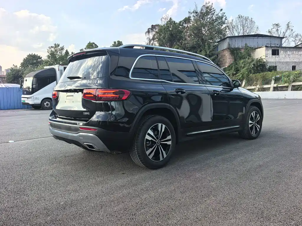 Mercedes-Benz GLB — миниатюра 11