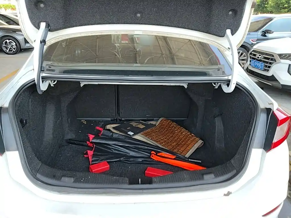 Chevrolet Cruze — миниатюра 19
