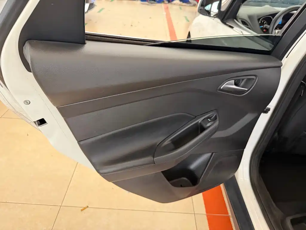 Ford Focus — миниатюра 24