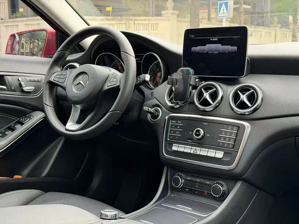 Mercedes-Benz GLA — миниатюра 10