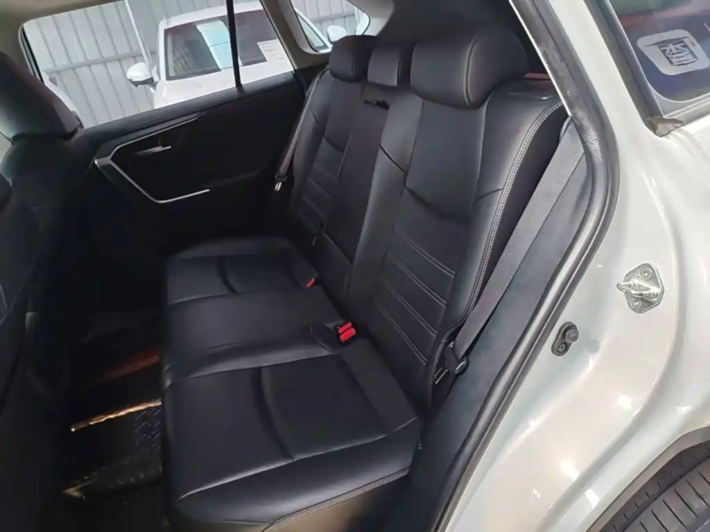 Toyota RAV4 — миниатюра 17