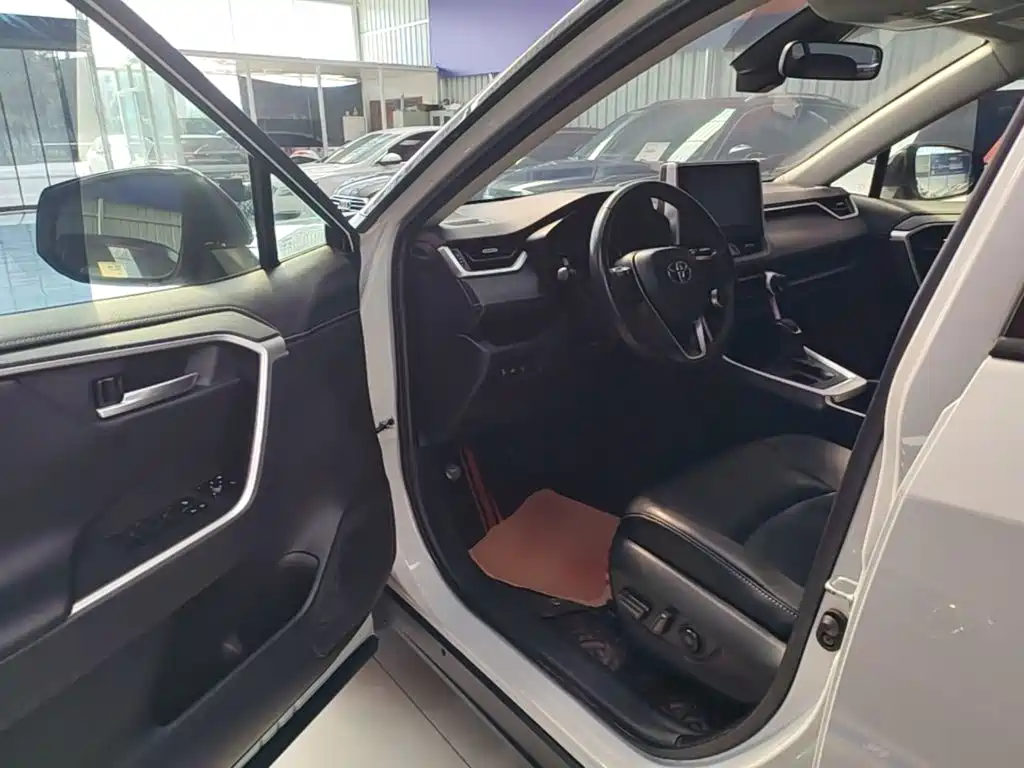 Toyota RAV4 — миниатюра 16