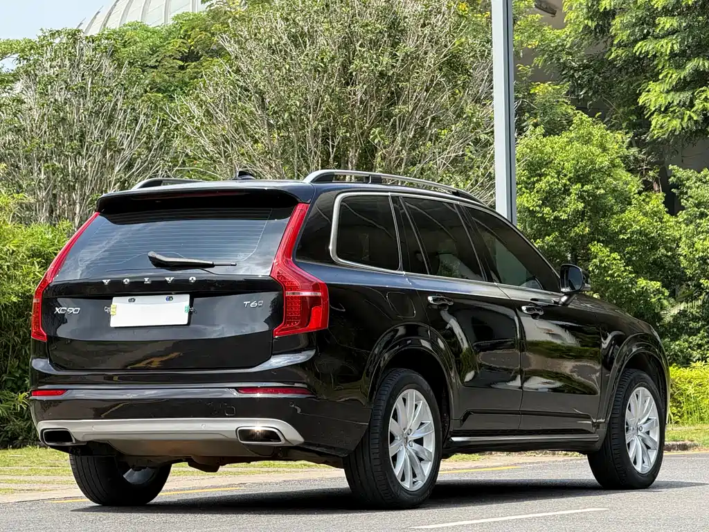 Volvo XC90 2018 T6 5 мест