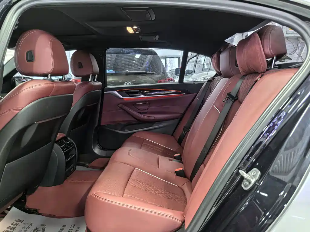 BMW 5 Series — миниатюра 10