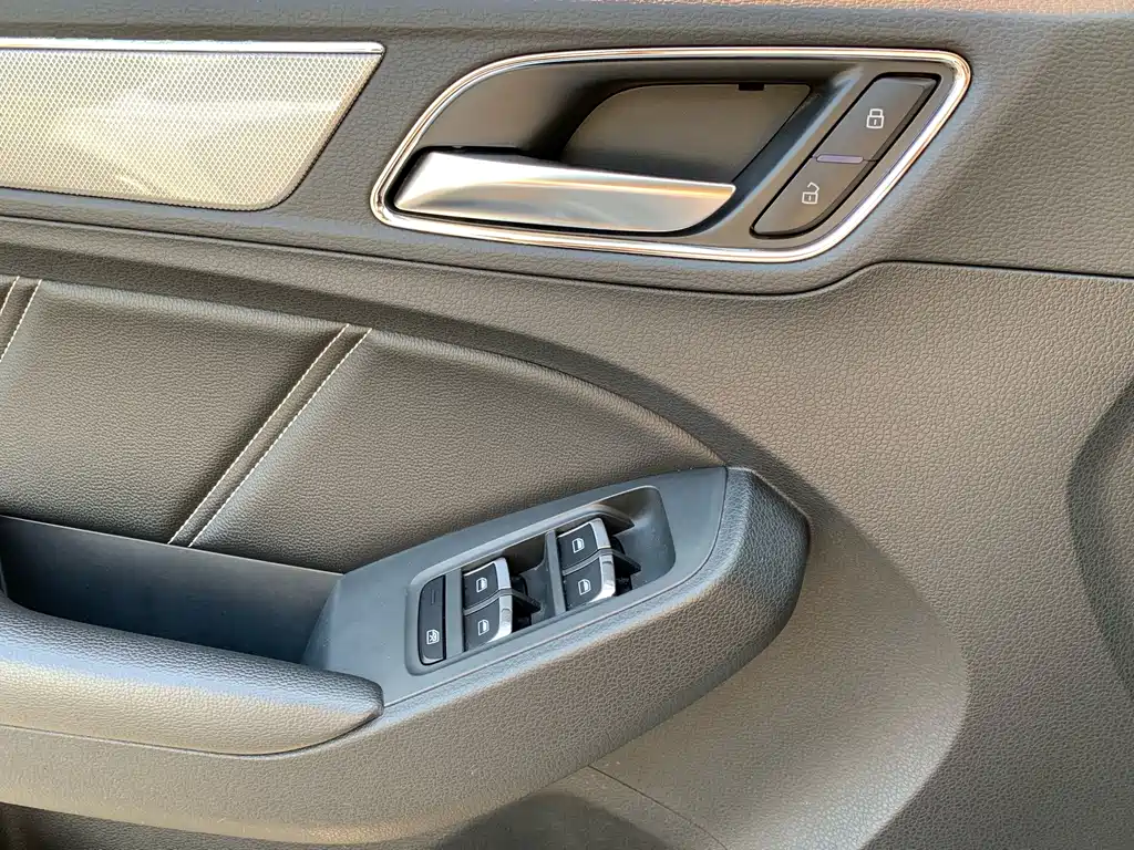 Roewe RX5 — миниатюра 15