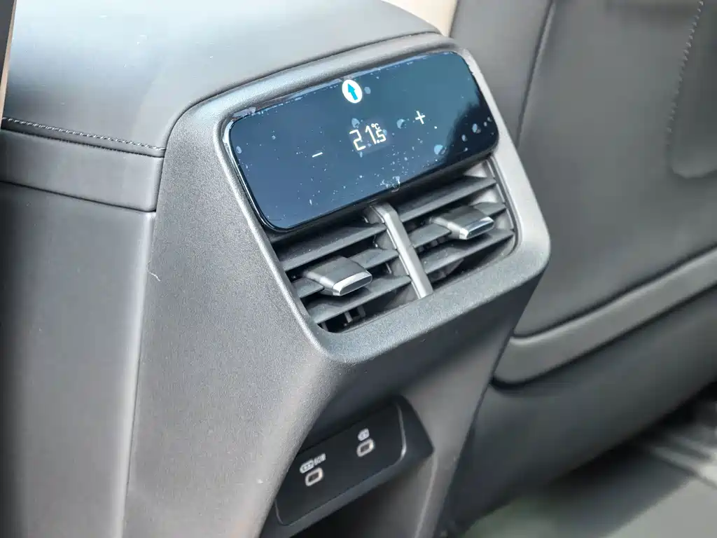 Volvo XC70 PHEV — миниатюра 12