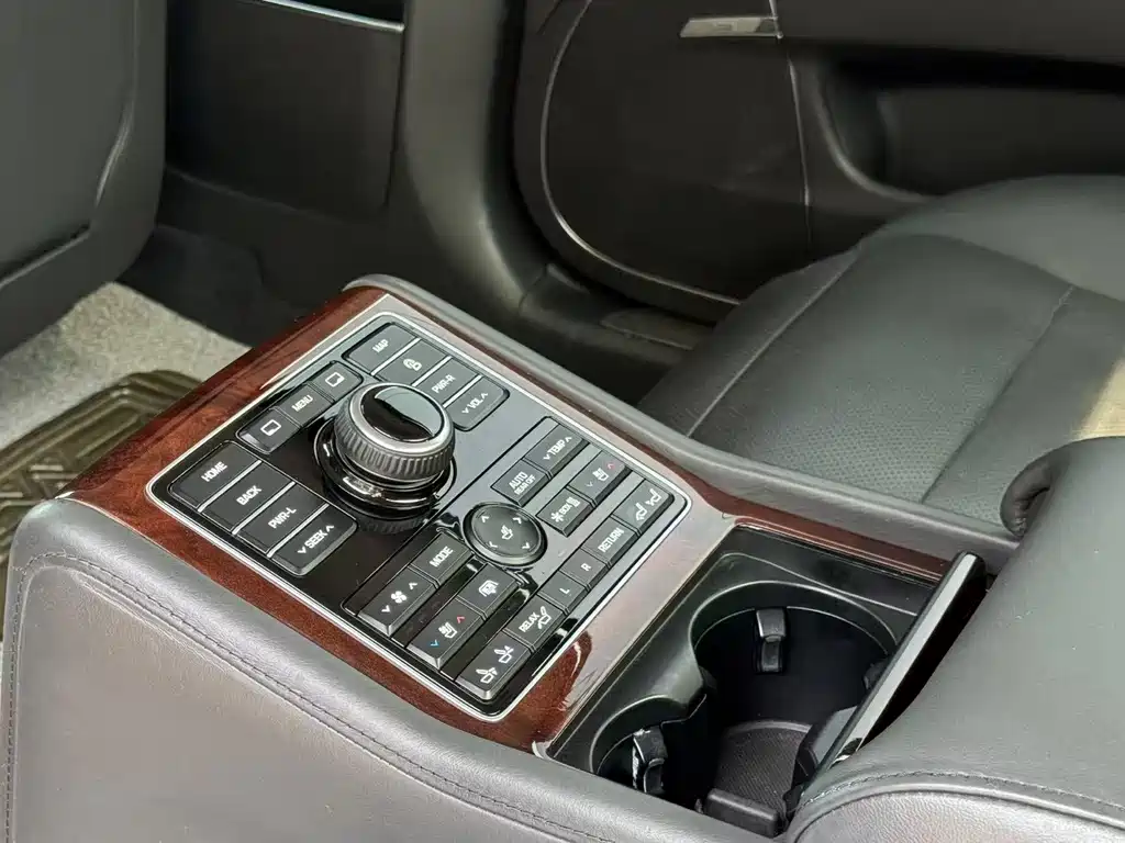 Hyundai Equus — миниатюра 8