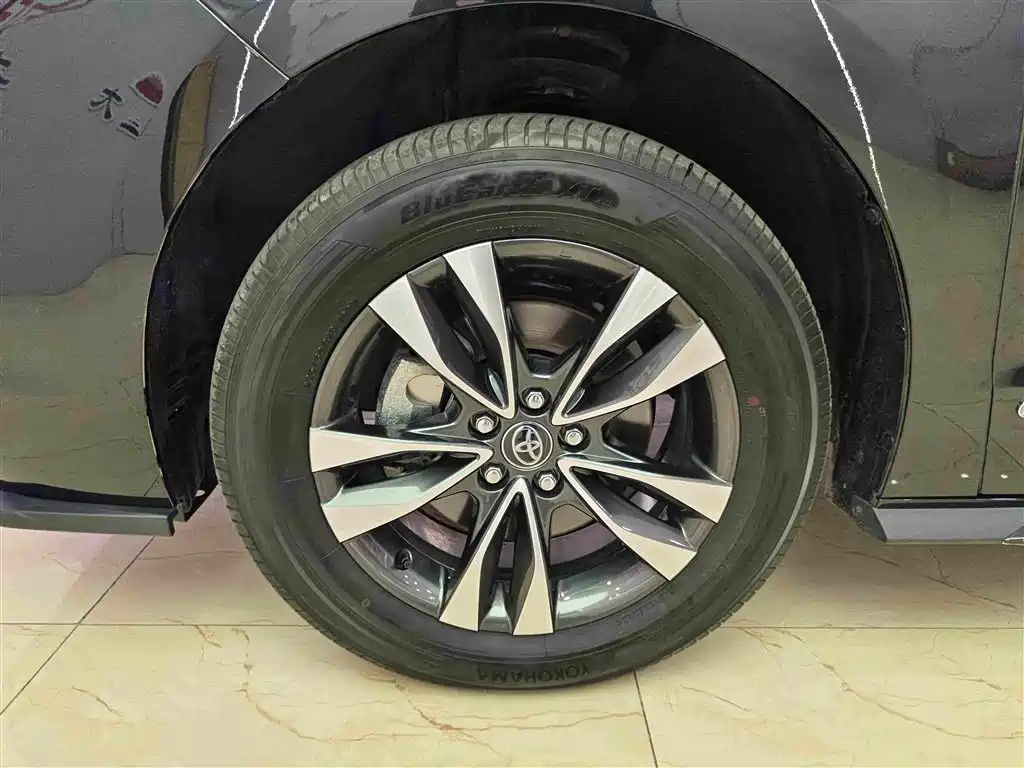 Toyota Granvia — миниатюра 14