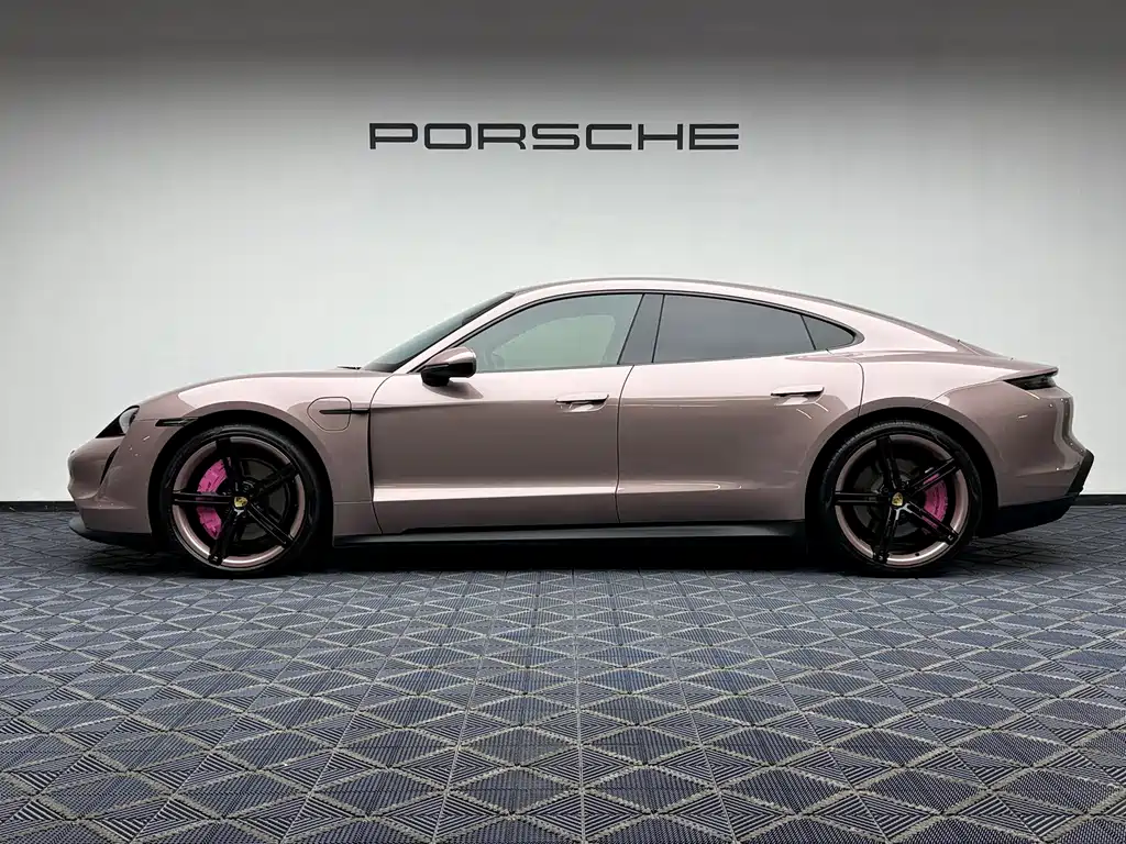 Porsche Taycan — миниатюра 7
