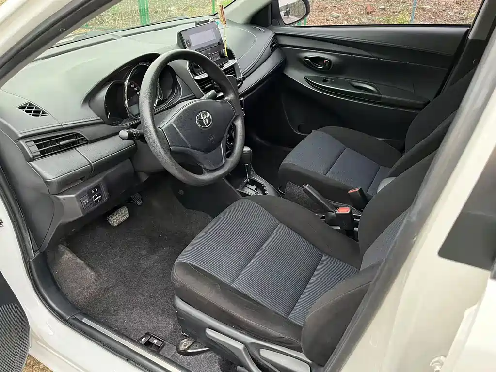 Toyota Yaris L — миниатюра 7