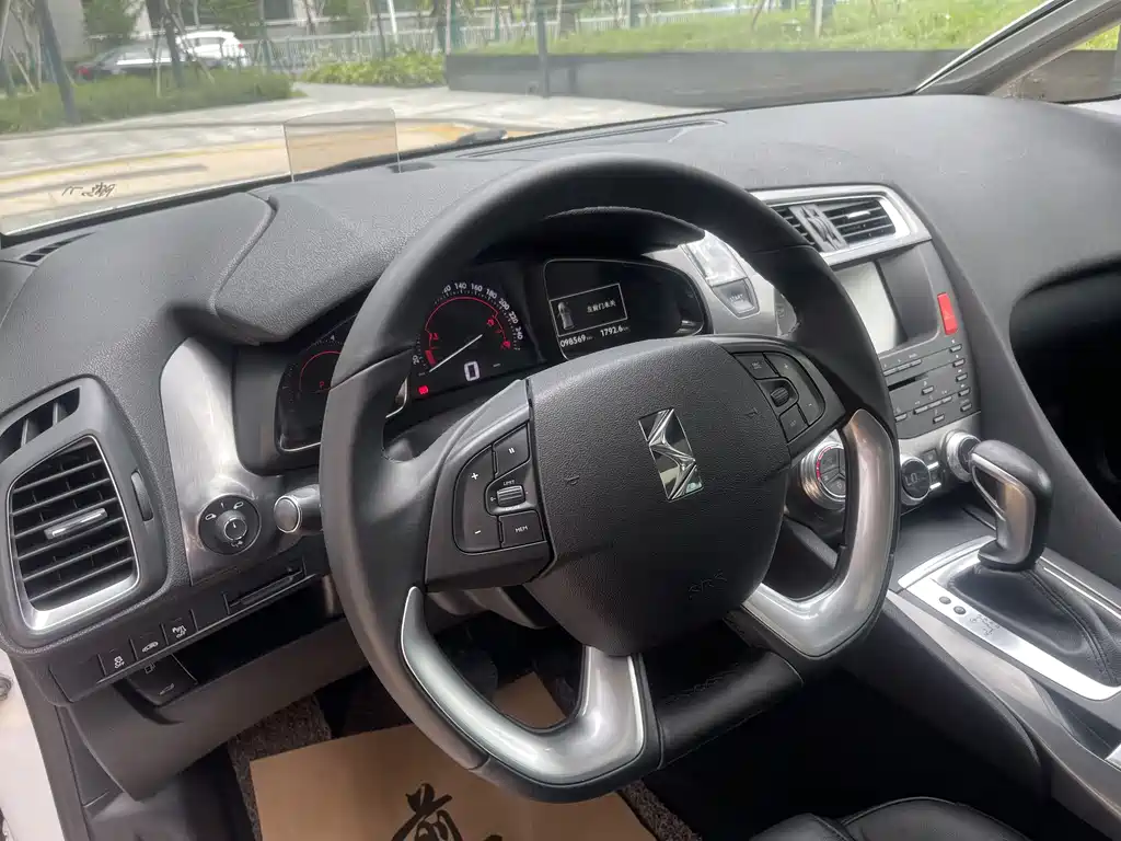 DS 5 2014 1.6T Luxury THP160