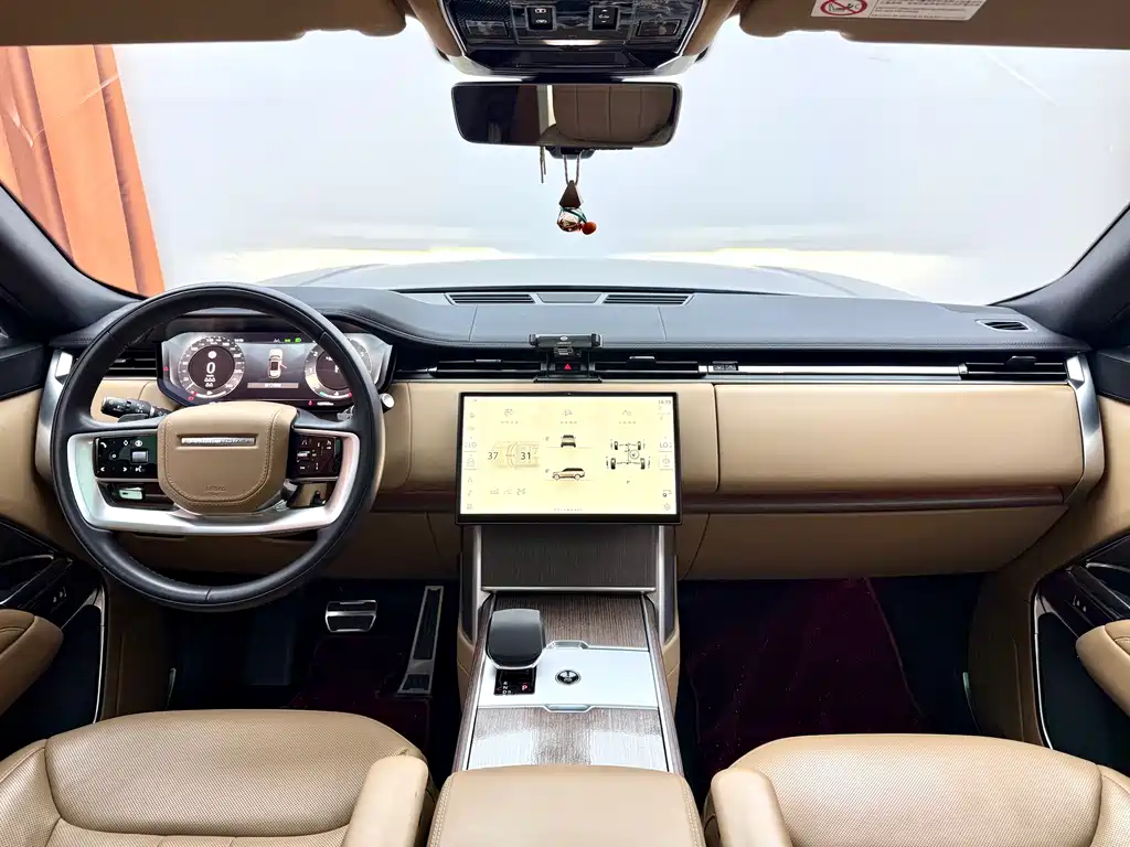 Land Rover Range Rover 2024 3.0 L6 400PS Long Wheelbase мест
