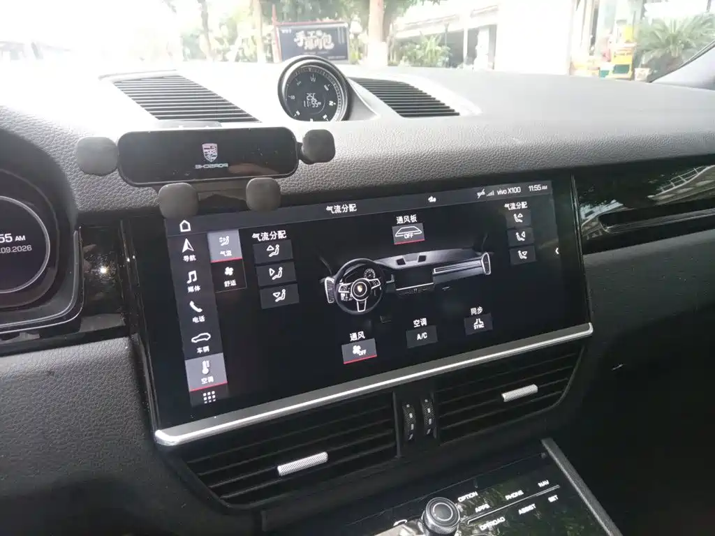 Porsche Cayenne — миниатюра 14