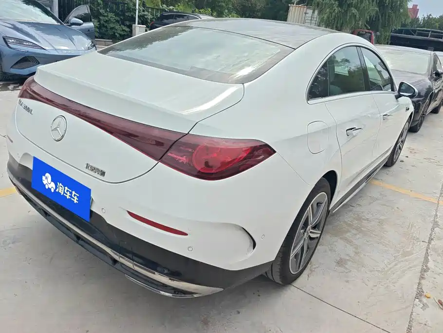 Mercedes-Benz CLA 2025 300L