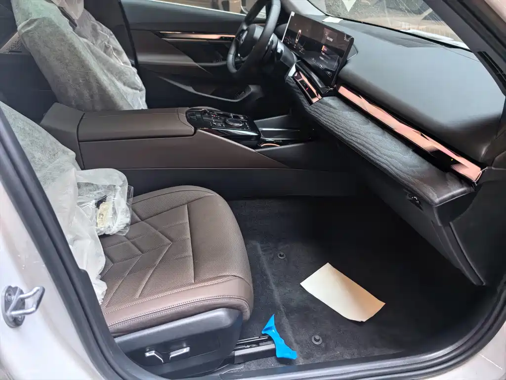 BMW 5 Series — миниатюра 6