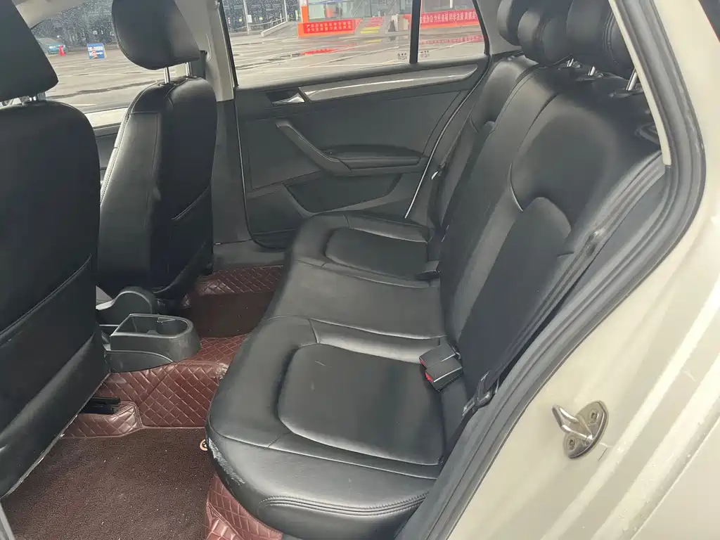 Volkswagen Santana — миниатюра 10
