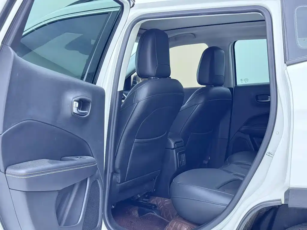 Jeep Compass — миниатюра 5