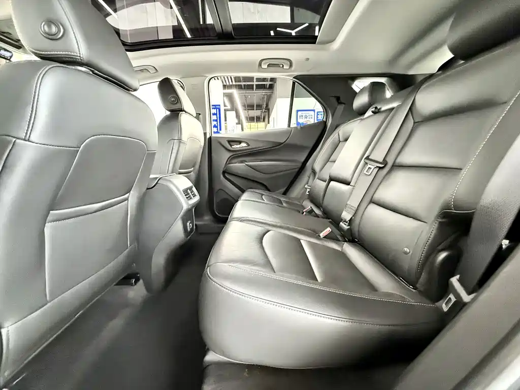 Chevrolet Equinox — миниатюра 10