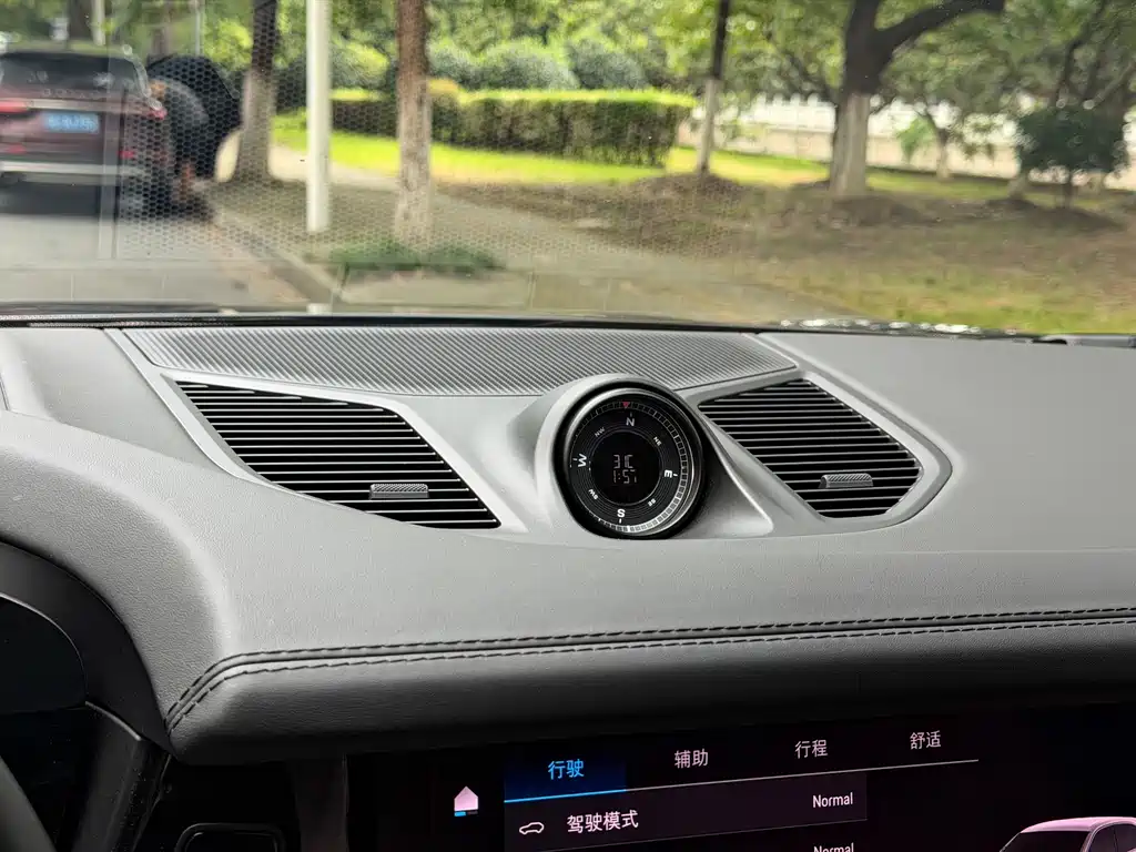 Porsche Cayenne — миниатюра 22
