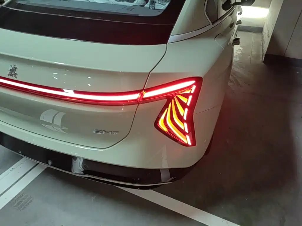 Hongqi EH7 2025 690
