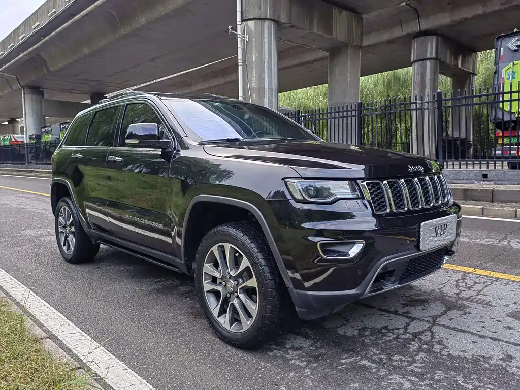 Jeep Grand Cherokee (Import) 3.0L Comfort Enjoy Navigation Edition, фото 3