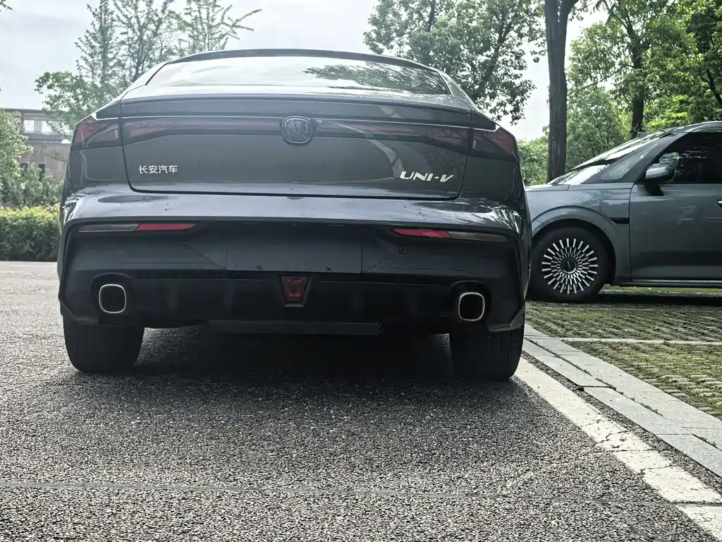 Changan UNI-V 2022 1.5T Luxury