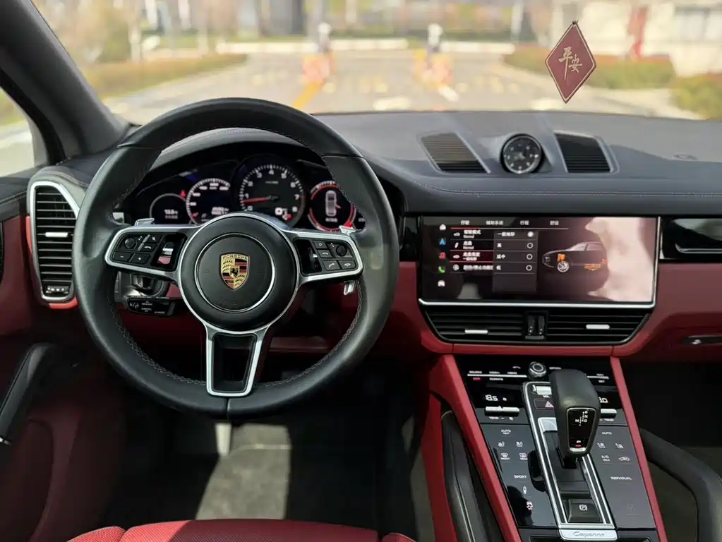 Porsche Cayenne — миниатюра 13