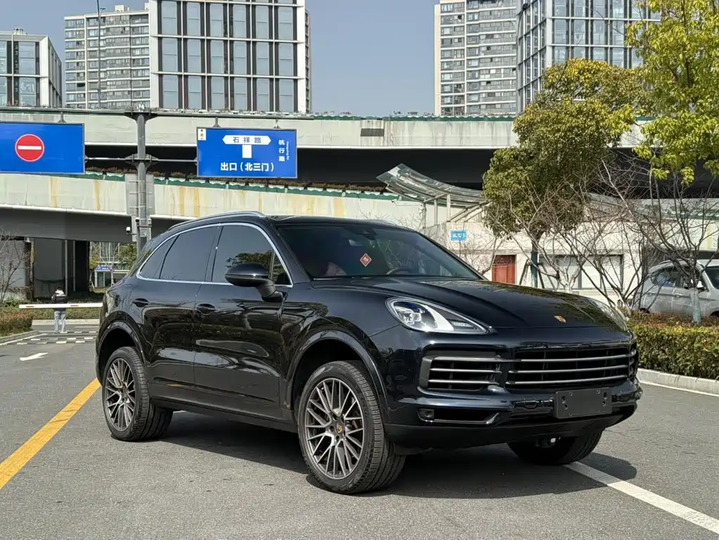 Porsche Cayenne — миниатюра 3