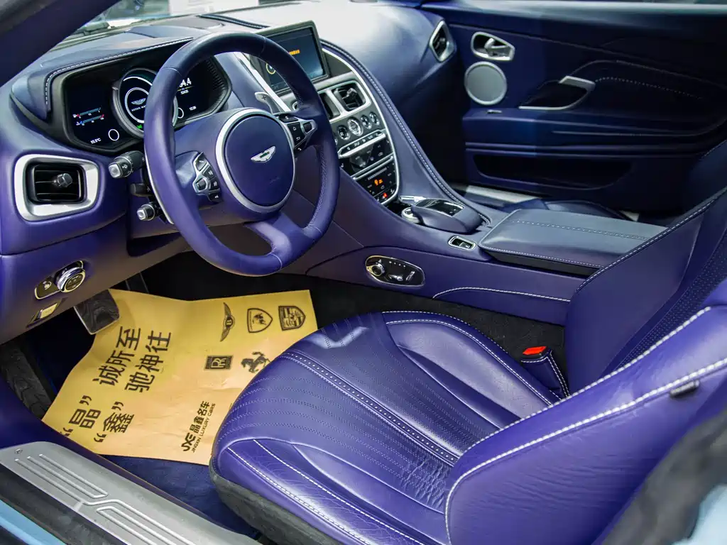 Aston Martin DB11 4.0T V8 Coupe, фото 4