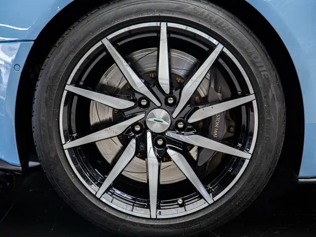 Aston Martin DB11 4.0T V8 Coupe, фото 15