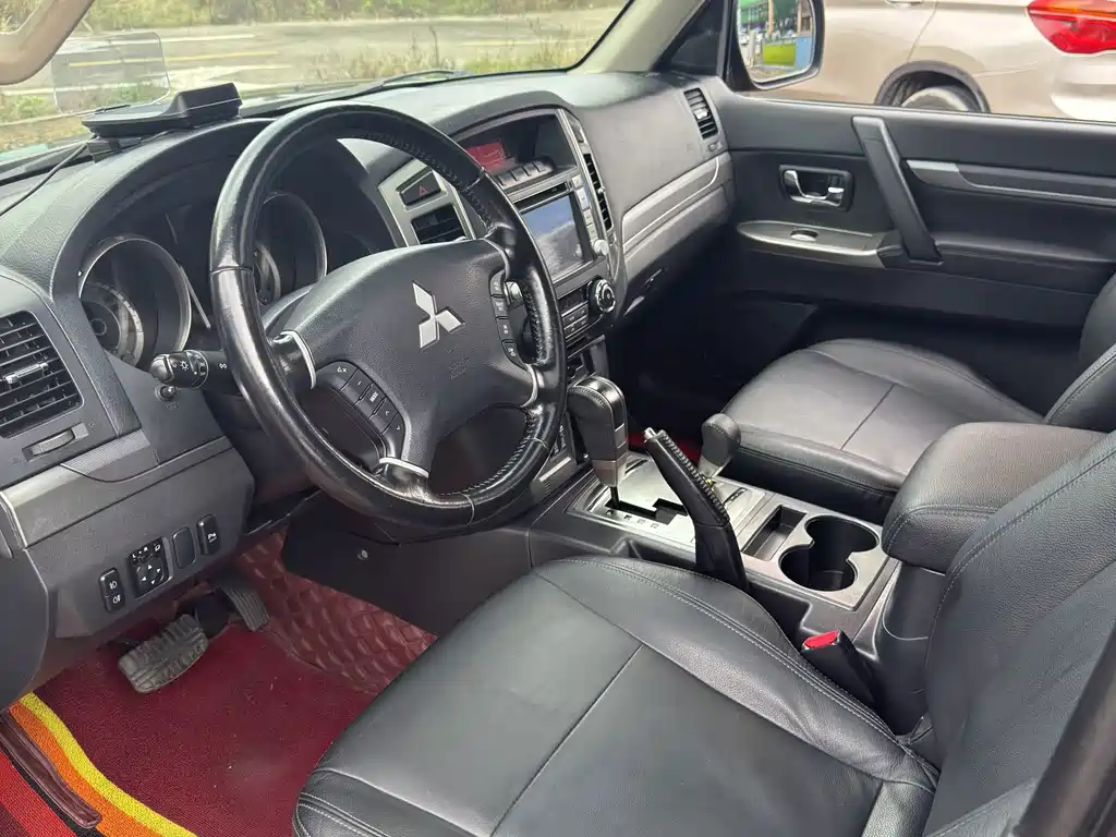 Mitsubishi Pajero (Import) — миниатюра 3