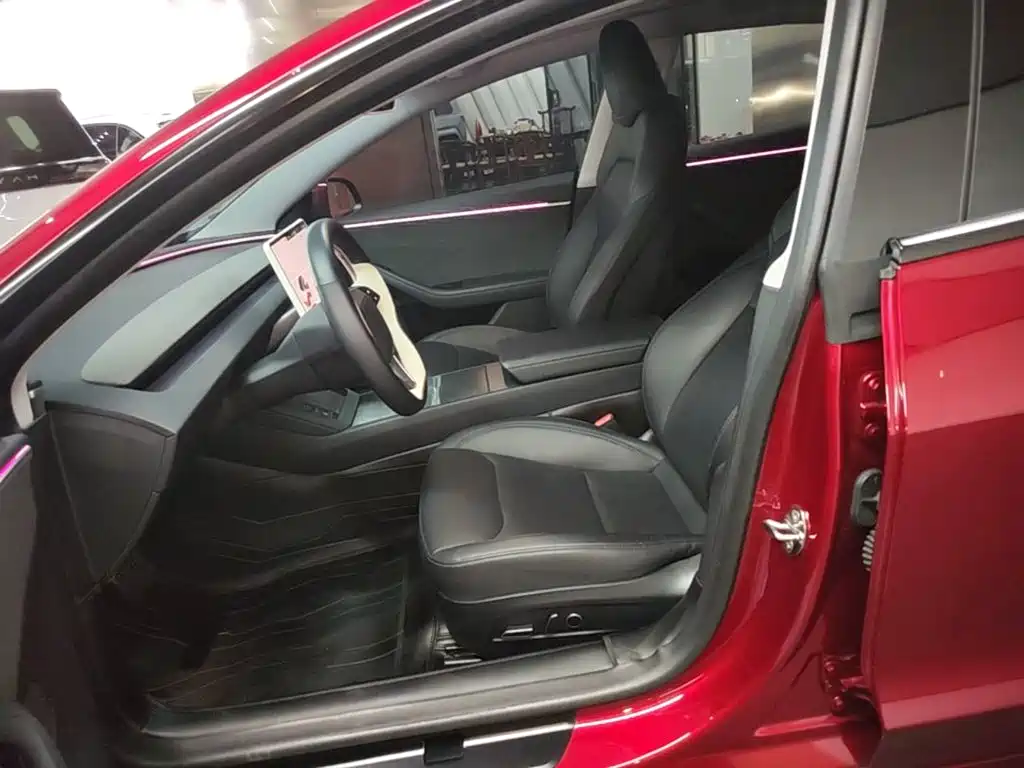 Tesla Model 3 — миниатюра 15