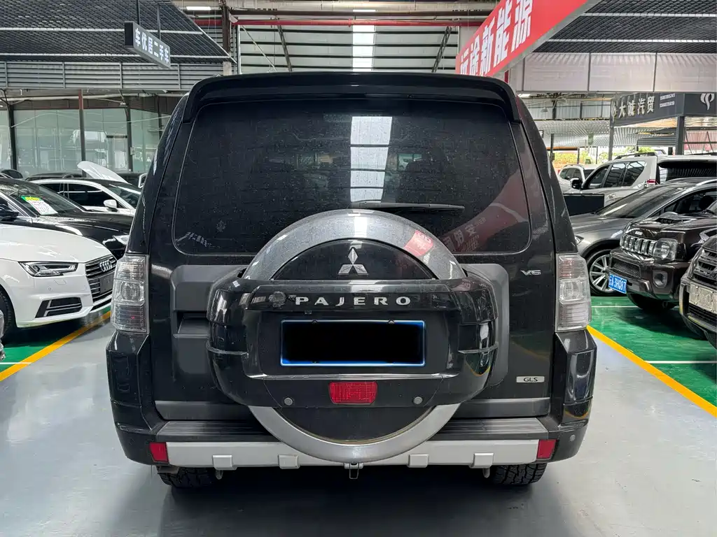 Mitsubishi Pajero (Import) — миниатюра 7