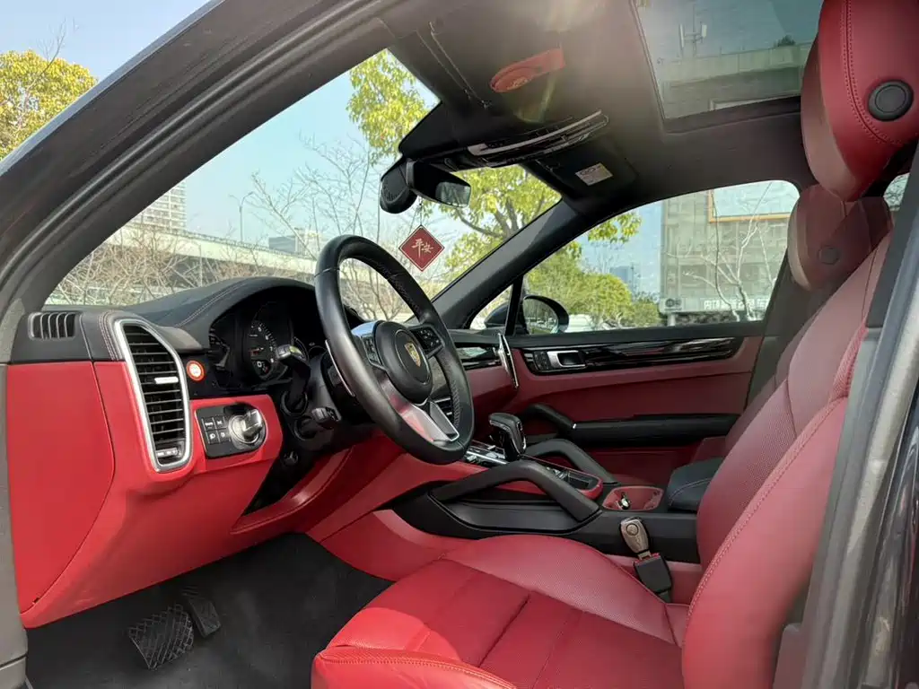 Porsche Cayenne — миниатюра 9