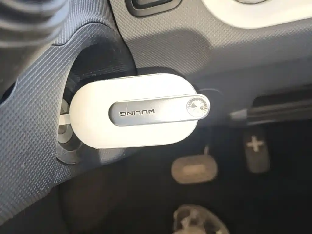 Wuling MINIEV — миниатюра 9