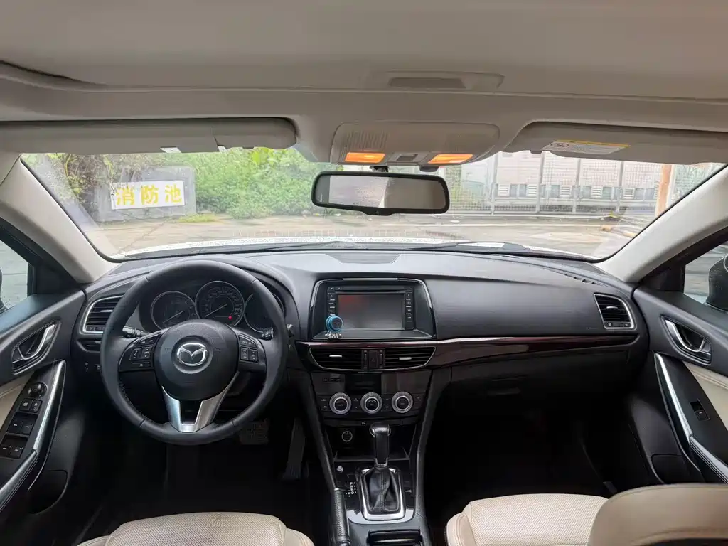 Mazda Atenza 2014 2.0L Luxury