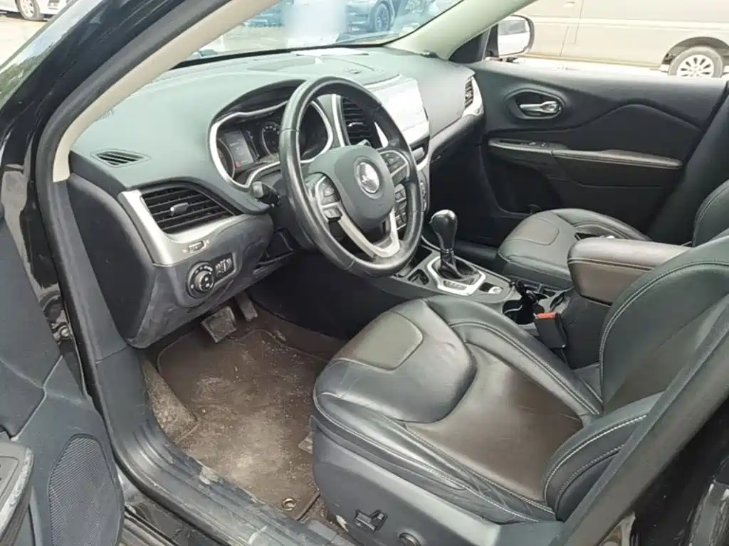 Jeep Cherokee — миниатюра 16