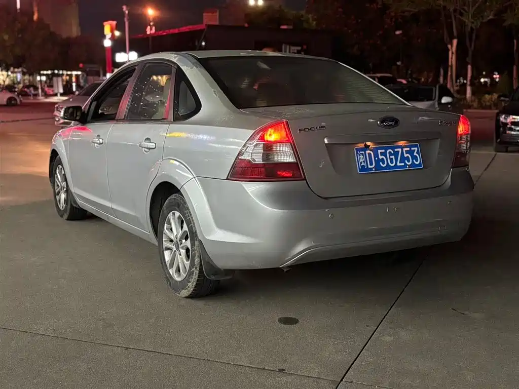 Ford Focus 2013 1.8L AT