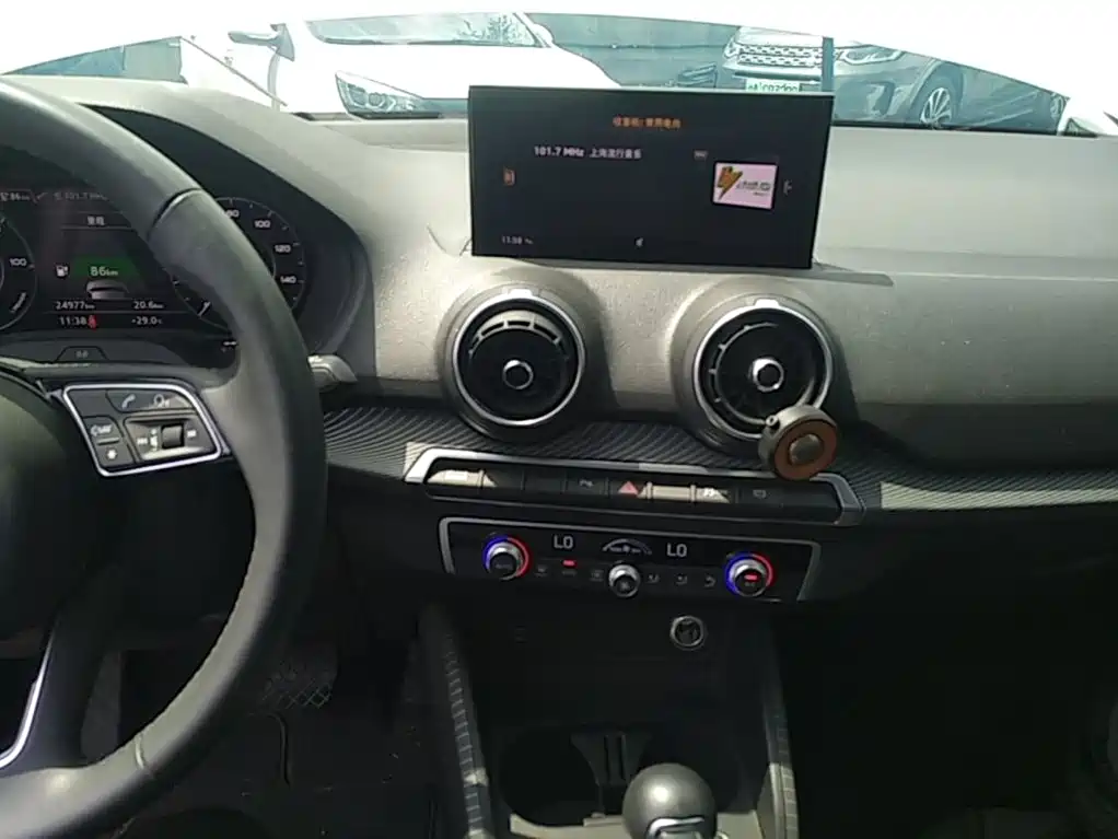 Audi Q2L e-tron — миниатюра 13