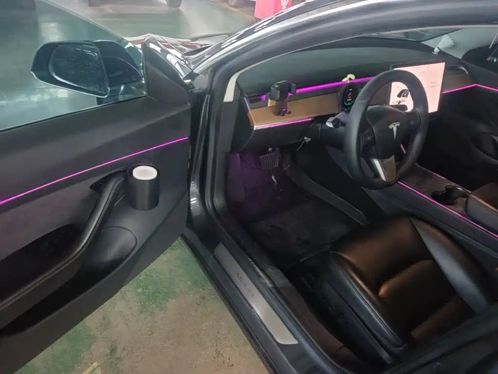 Tesla Model 3 — миниатюра 16