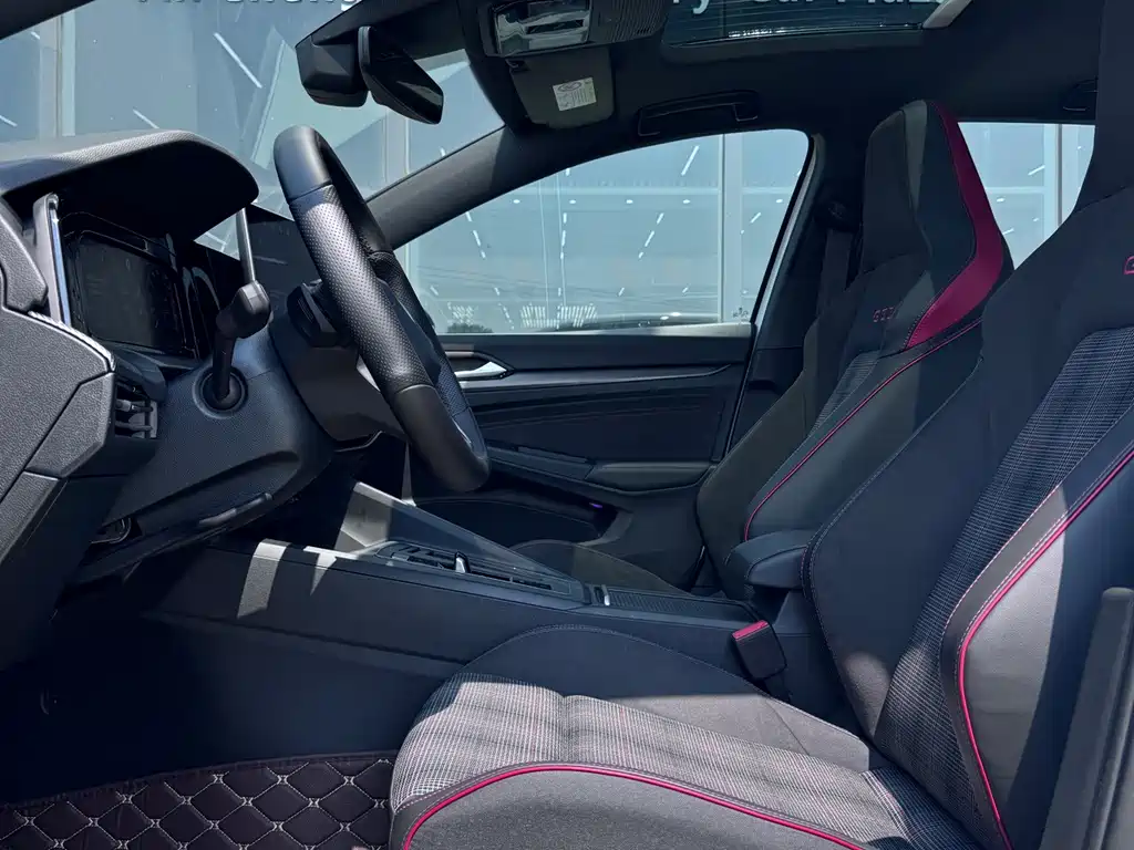 Volkswagen Golf GTI — миниатюра 8