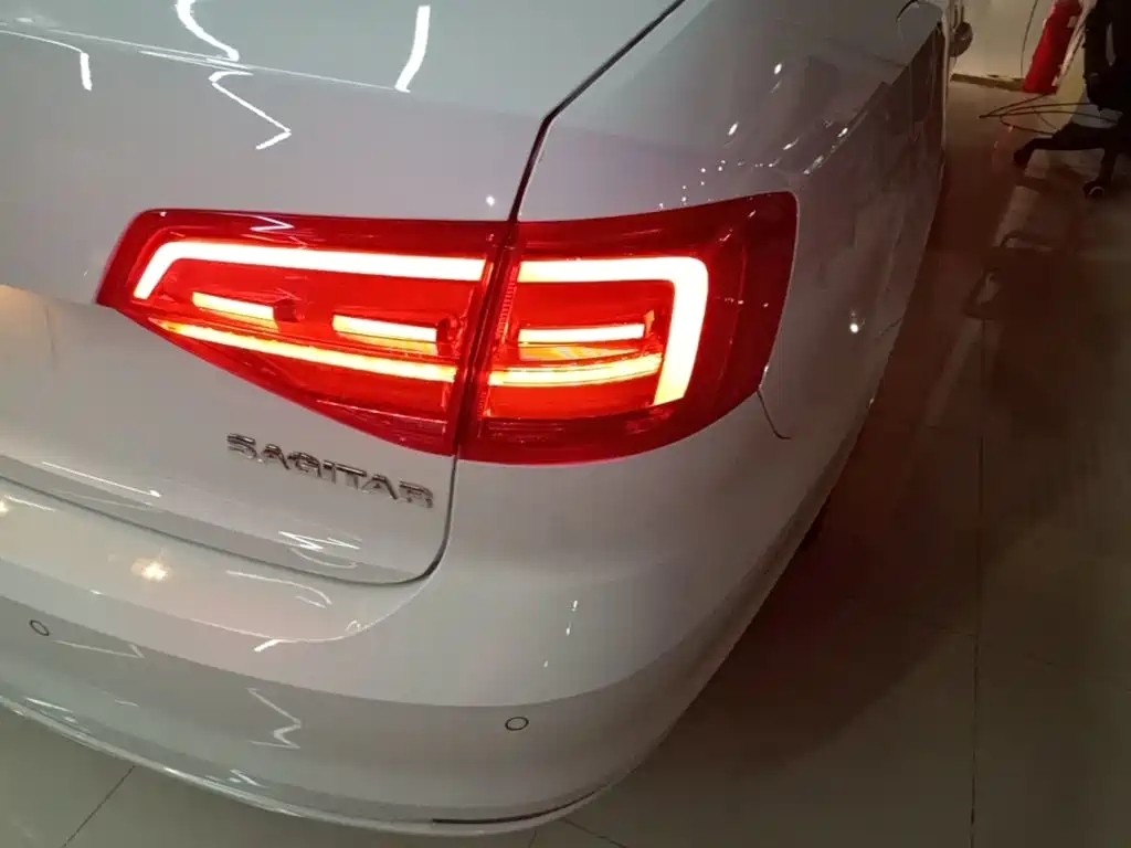 Volkswagen Sagitar — миниатюра 8