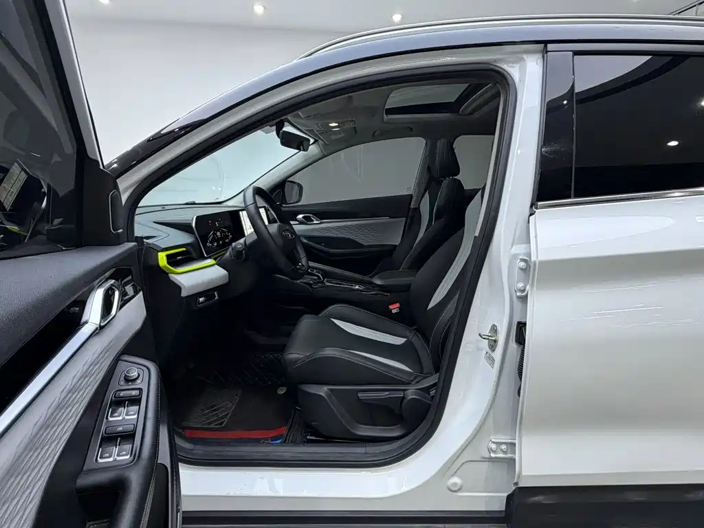 Geely Binyue — миниатюра 14