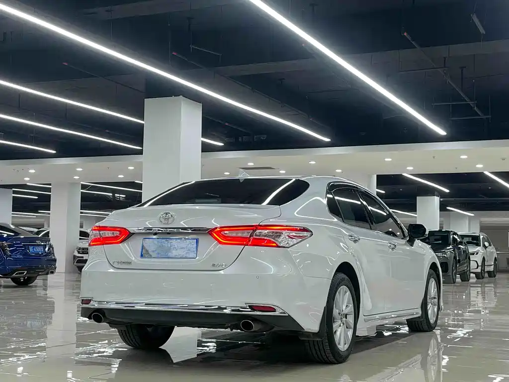 Toyota Camry — миниатюра 5